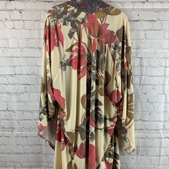 Kimono Floral Paisley with Bell Sleeves - Picture 3 of 8